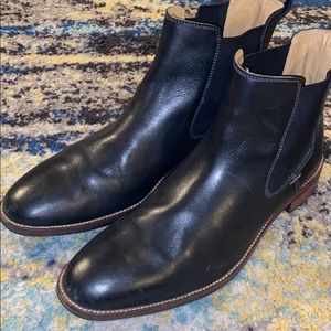 I’m sell this 9.5 cole haan in good condition